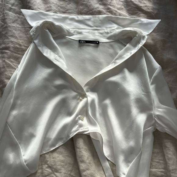 Backless white button down - Picture 3 of 3